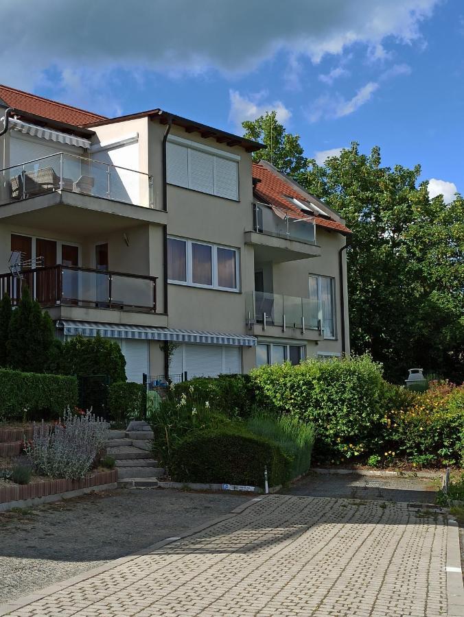 Marcelo Deluxe Apartment Тихани Екстериор снимка